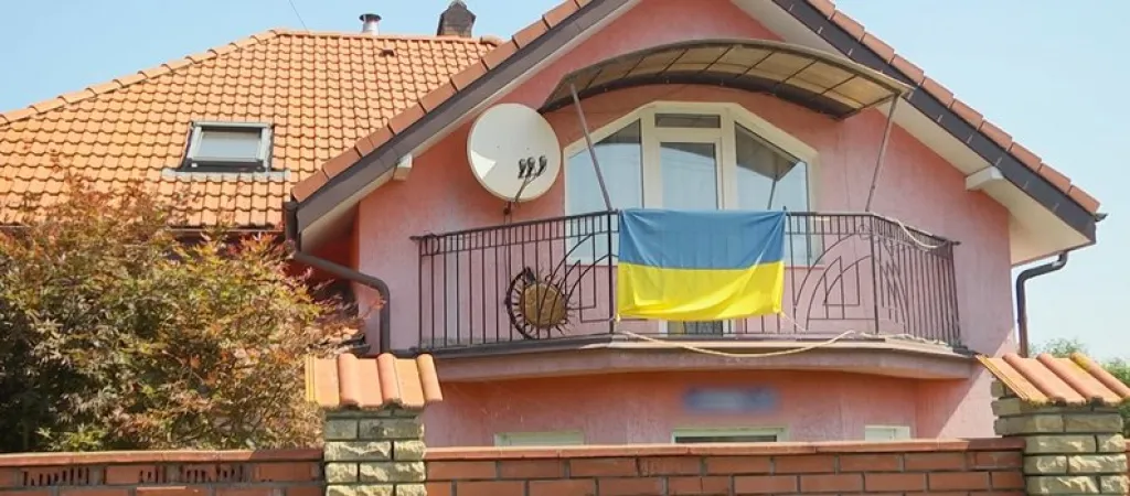 Натхнення незалежності: як Наталія Бірюк у 1980-х шила українські прапори для хмельничан