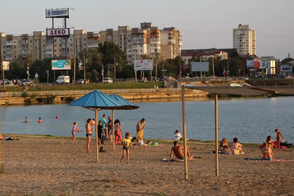 Хмельницький міський пляж знову визнали небезпечним для купання