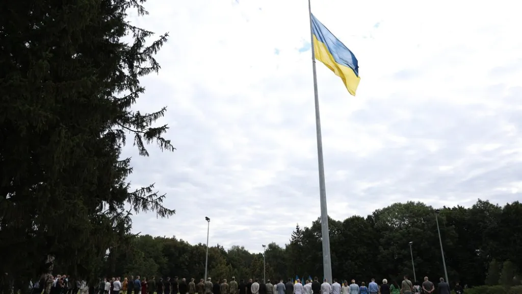 У Хмельницькому підняли найвищий прапор області
