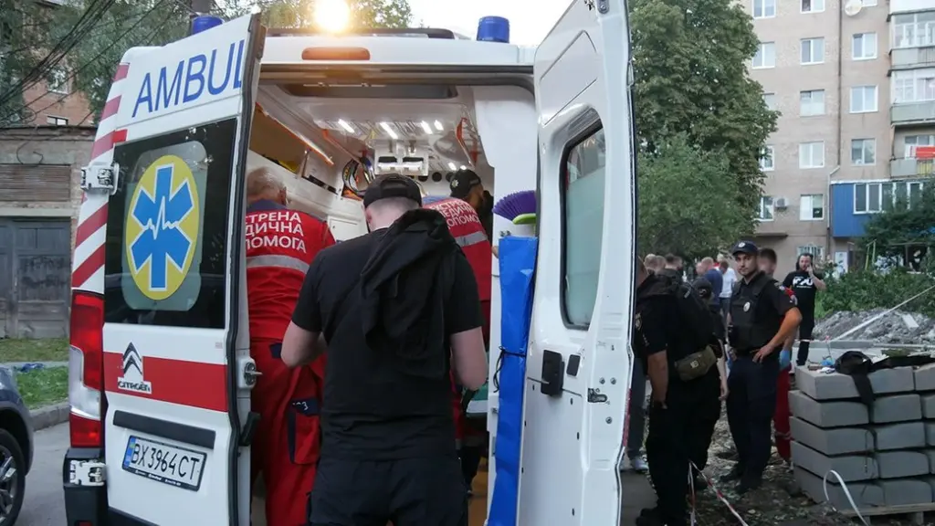 У Хмельницькому чоловік підірвав гранату у дворі: постраждали двоє людей, відкрито кримінальні провадження