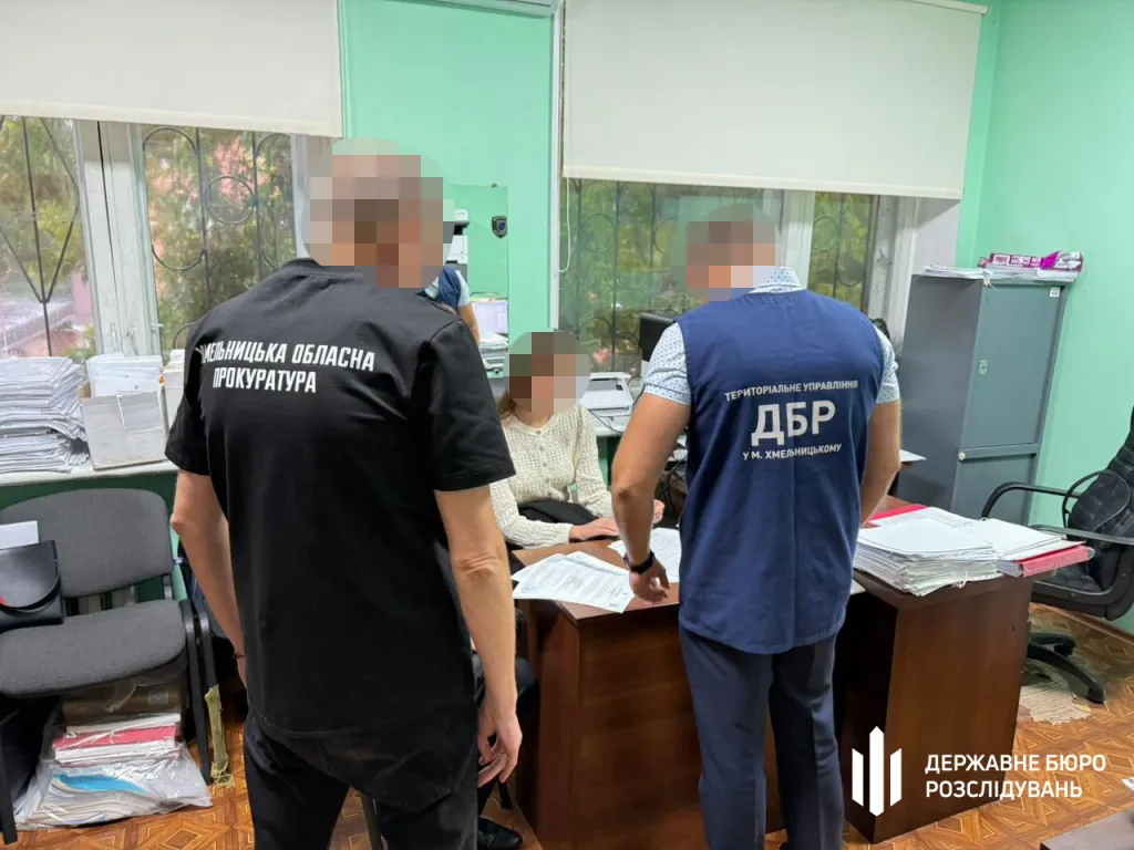 На Хмельниччині правоохоронницю підозрюють у незаконному втручанні в бази даних