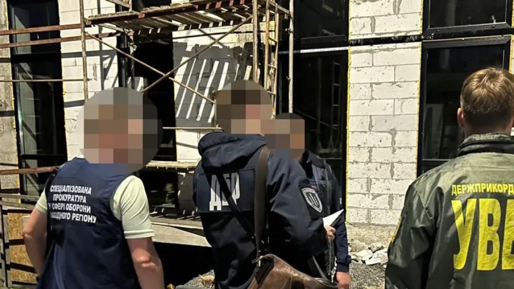 На Хмельниччині викрили прикордонників, які вимагали хабар за переведення військового