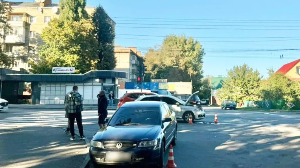 Дві ДТП на Хмельниччині: травмована пасажирка та п’яна водійка, яка врізалася в стовп