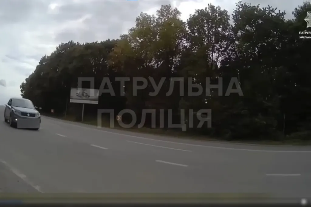 На Хмельниччині патрульні супроводили авто з дитиною, яка отримала опіки