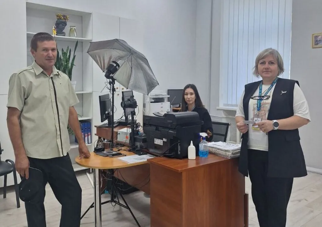 На Хмельниччині 50-річний чоловік вперше отримав паспорт