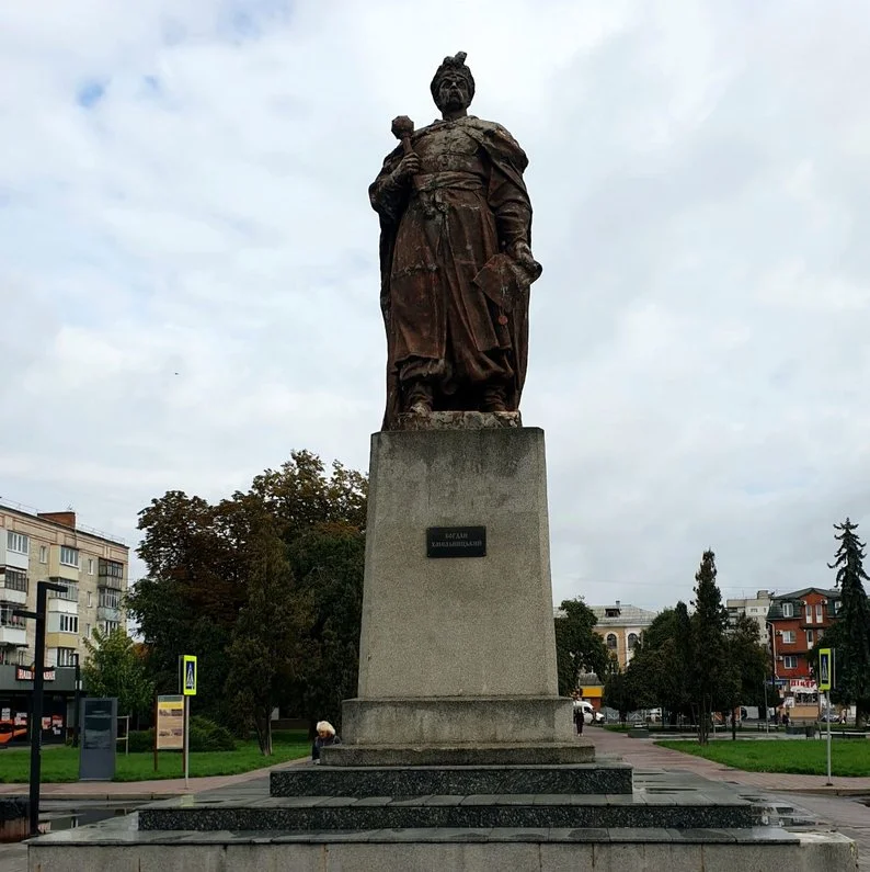 Пам’ятник Богдану Хмельницькому у Хмельницькому законсервують після пошкоджень від обстрілу