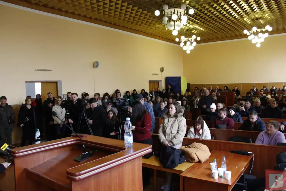 Передача Хмельницької ЦРЛ залишається під питанням: три сесії не відбулися, лікарня працює самостійно