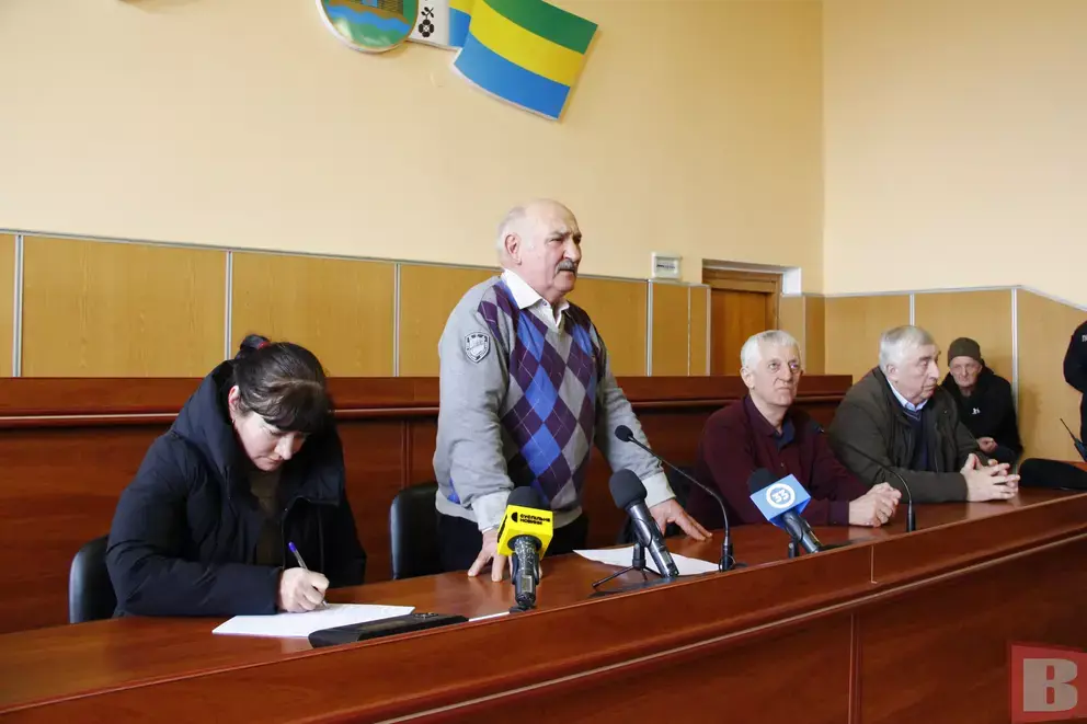 Передача Хмельницької ЦРЛ залишається під питанням: три сесії не відбулися, лікарня працює самостійно