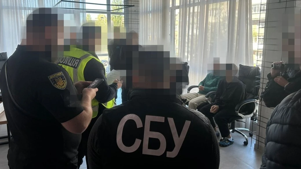 У Хмельницькому викрили криптовалютну аферу: чотирьом чоловікам повідомили про підозру
