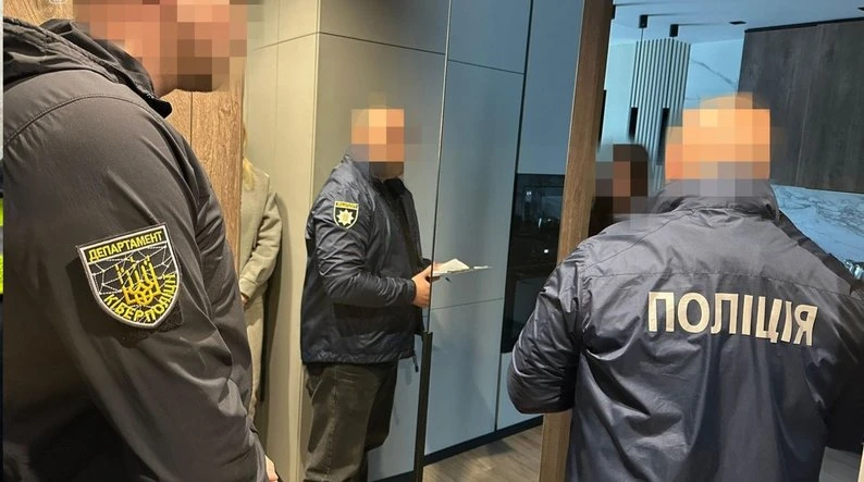 У Хмельницькому викрили криптовалютну аферу: чотирьом чоловікам повідомили про підозру