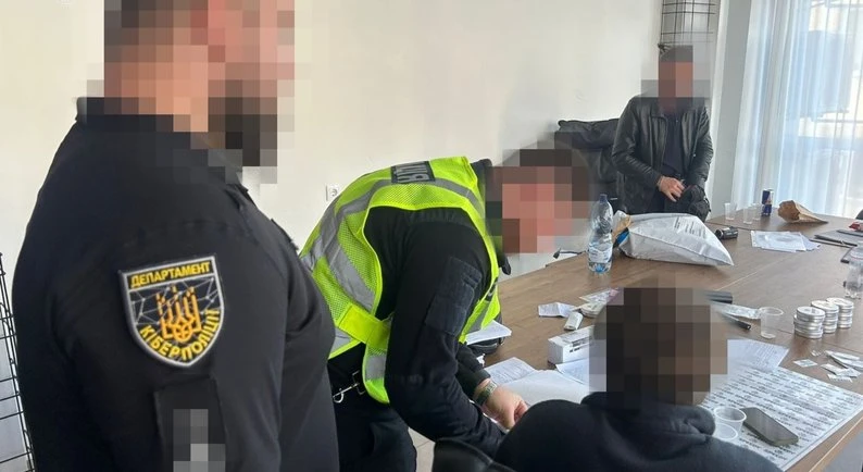 У Хмельницькому викрили криптовалютну аферу: чотирьом чоловікам повідомили про підозру