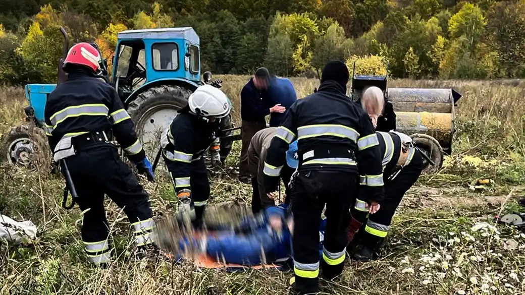 На Хмельниччині під час роботи з трактором загинув 45-річний чоловік