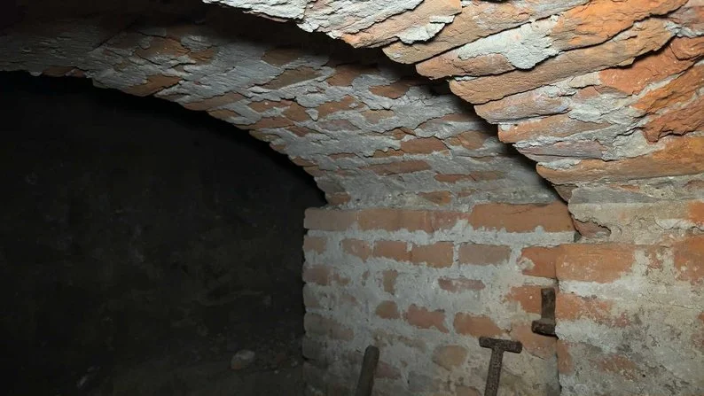 Таємниці під землею: центр Городка на Хмельниччині приховує мережу старовинних підземель Таємниці під землею: центр Городка на Хмельниччині приховує мережу старовинних підземель
