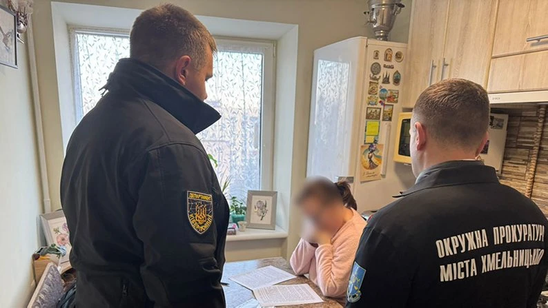 На Хмельниччині викрили колишню посадовицю, яка розтратила понад 4 млн грн на закупівлі електроенергії