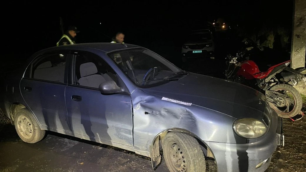 На Хмельниччині двоє підлітків травмувалися в ДТП: мотоцикл зіткнувся з автомобілем