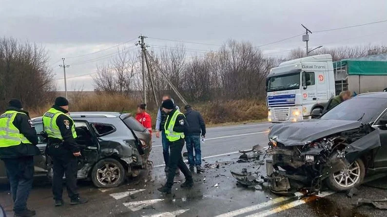 Семеро людей постраждали у ДТП біля Давидківців на Хмельниччині