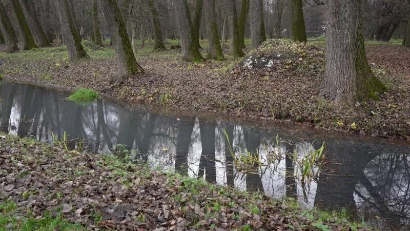 У Хмельницькому фіксують потрапляння підозрілих стоків до каналу парку Чекмана