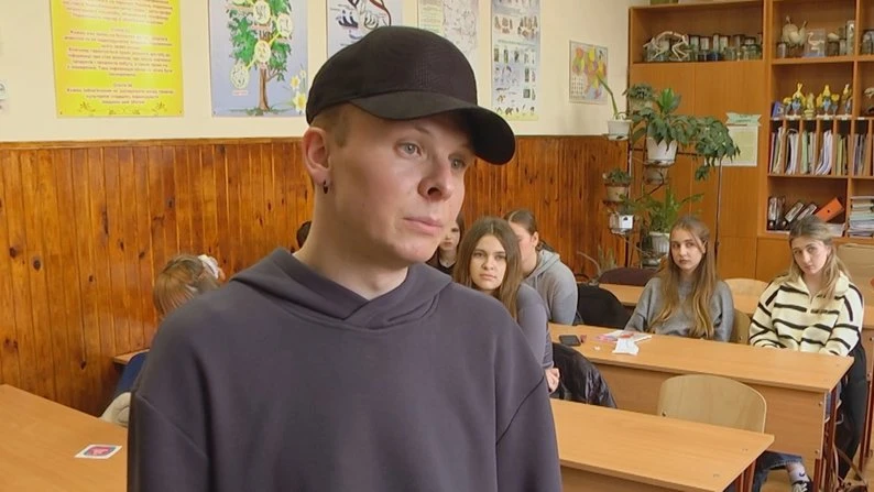 Як у хмельницьких школах проходять уроки, які замінюють театральною виставою Як у хмельницьких школах проходять уроки, які замінюють театральною виставою