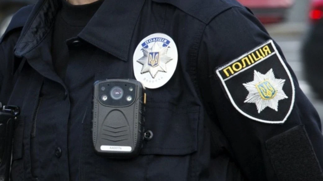 У Нетішині під час перевірки документів чоловік поранив поліцейського – розпочато кримінальне провадження