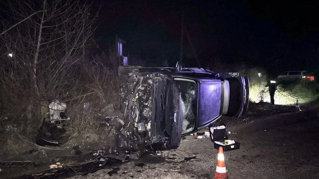 На Хмельниччині перекинувся автомобіль: двоє людей у лікарні, водій був п’яним