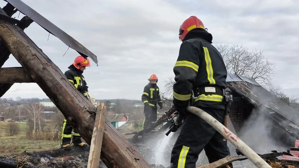 Смертельна пожежа на Хмельниччині: жінка загинула у власному будинку