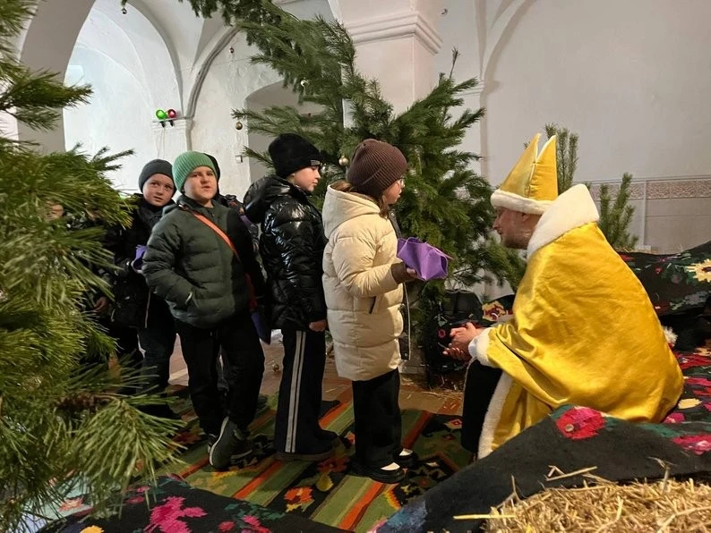 На Хмельниччині відкрили нову резиденцію Святого Миколая: у Малієвецькому музеї стартував казковий сезон