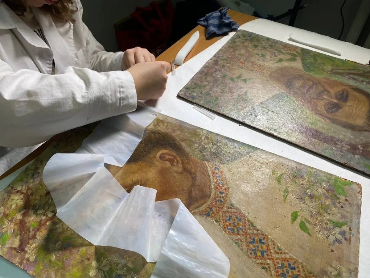 У Хмельницькому художньому музеї відновили унікальні експонати Музейного фонду України