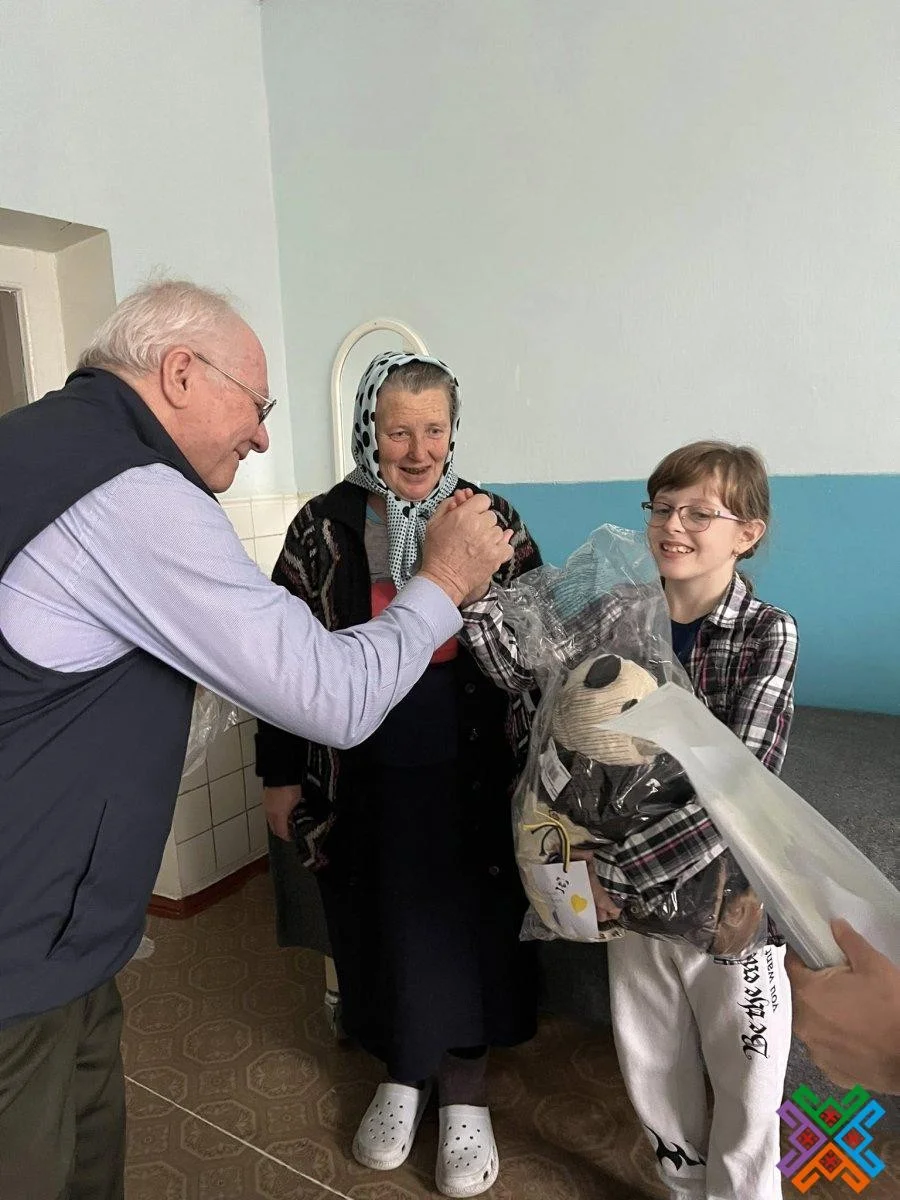 Іноземний волонтер привіз тепло і надію маленьким пацієнтам Хмельницької дитячої лікарні