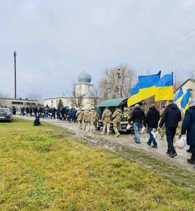 Повернення, на яке чекали роками: Новоушиччина провела в останню путь Віталія Опаріна