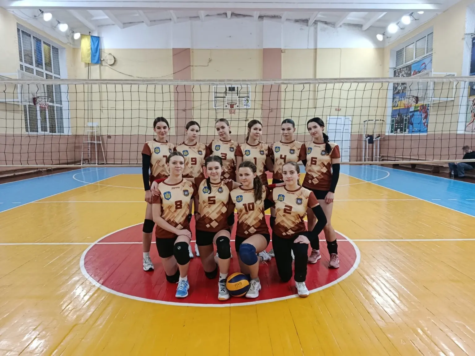 Starlight бере впевнений реванш у міському чемпіонаті з волейболу серед дівчат