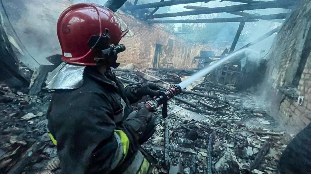 Смертельна пожежа у Старокостянтинові: рятувальники знайшли тіло чоловіка в згорілому будинку