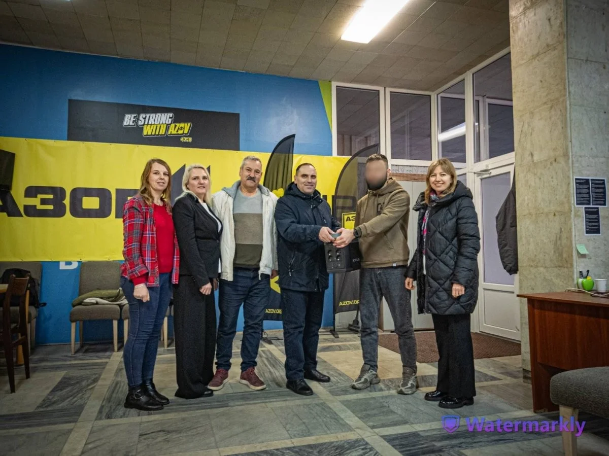 Освітяни Хмельниччини посилили тил нацгвардійців портативним джерелом живлення