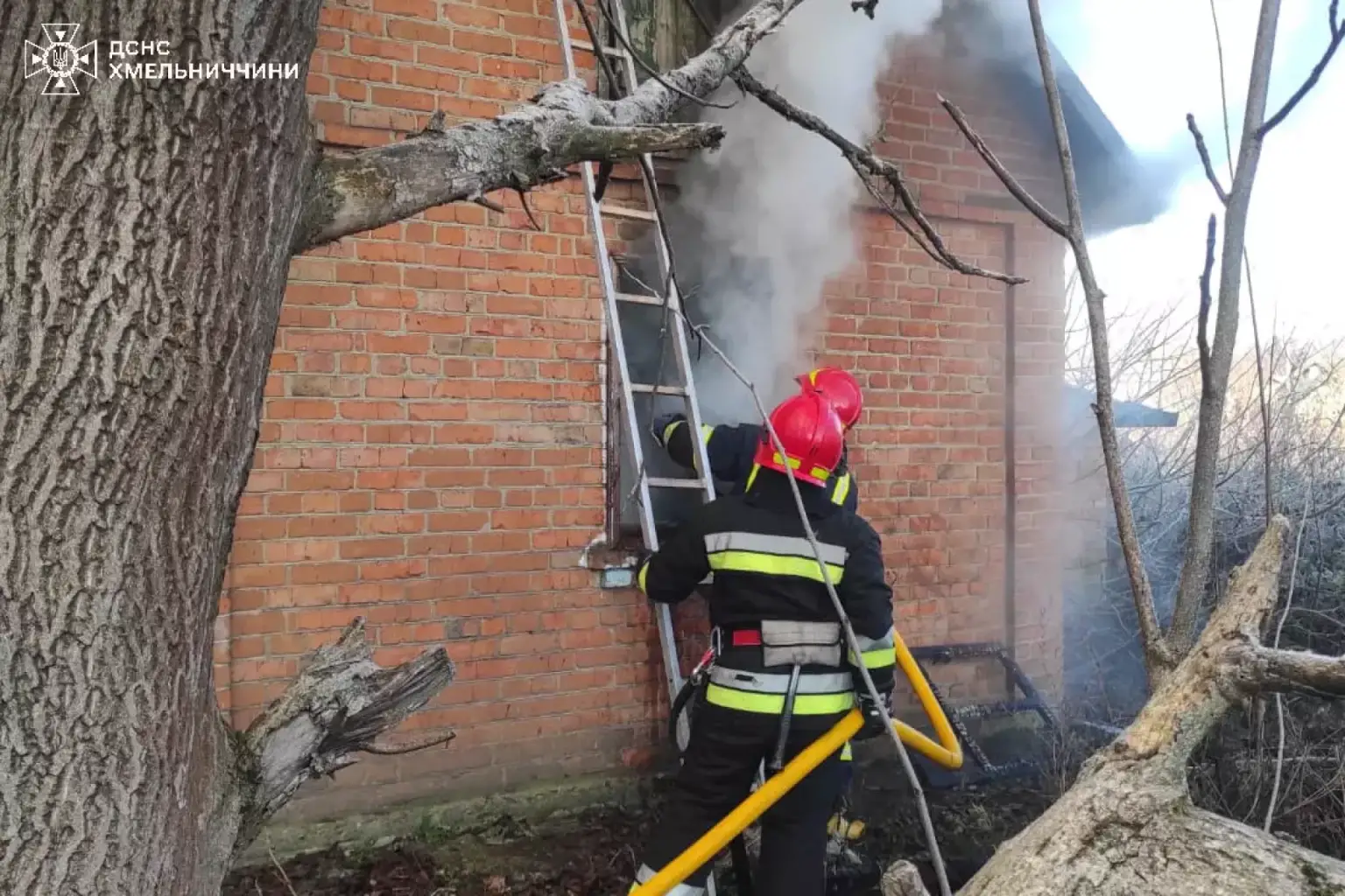 Різдвяна доба з вогнем: серія пожеж на Хмельниччині завершилася загибеллю чоловіка
