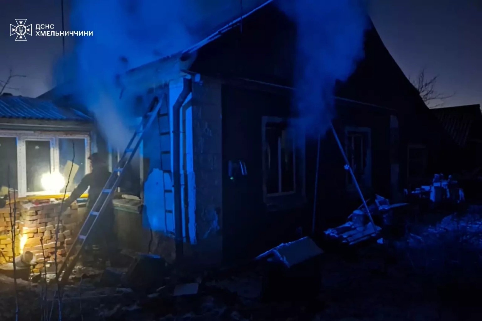 Різдвяна доба з вогнем: серія пожеж на Хмельниччині завершилася загибеллю чоловіка