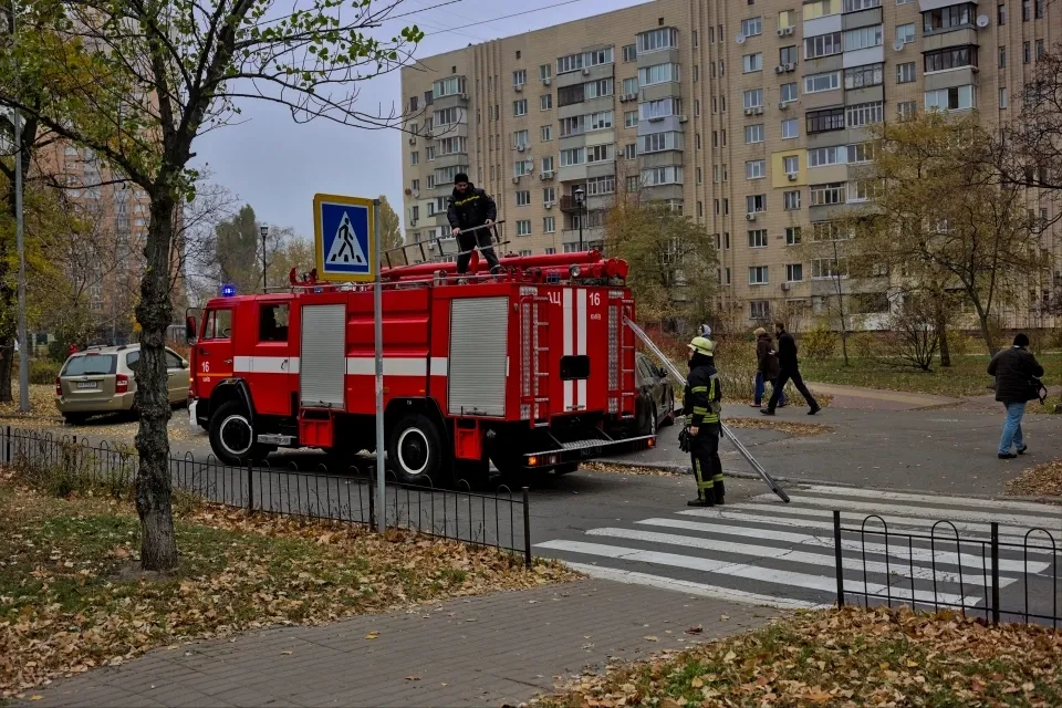 Браконьєрські сітки стали ресурсом оборони: вилучене спорядження передали військовим