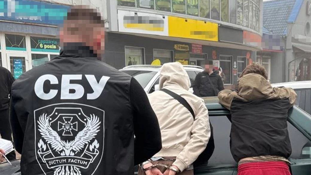 Юні організатори втечі за кордон: на Хмельниччині викрили незаконну схему переправлення