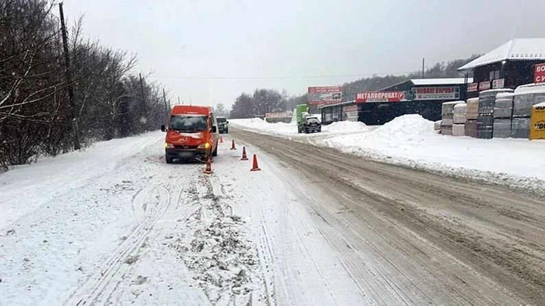 Дві аварії на Хмельниччині: травмовані пішоходи та велосипедистка
