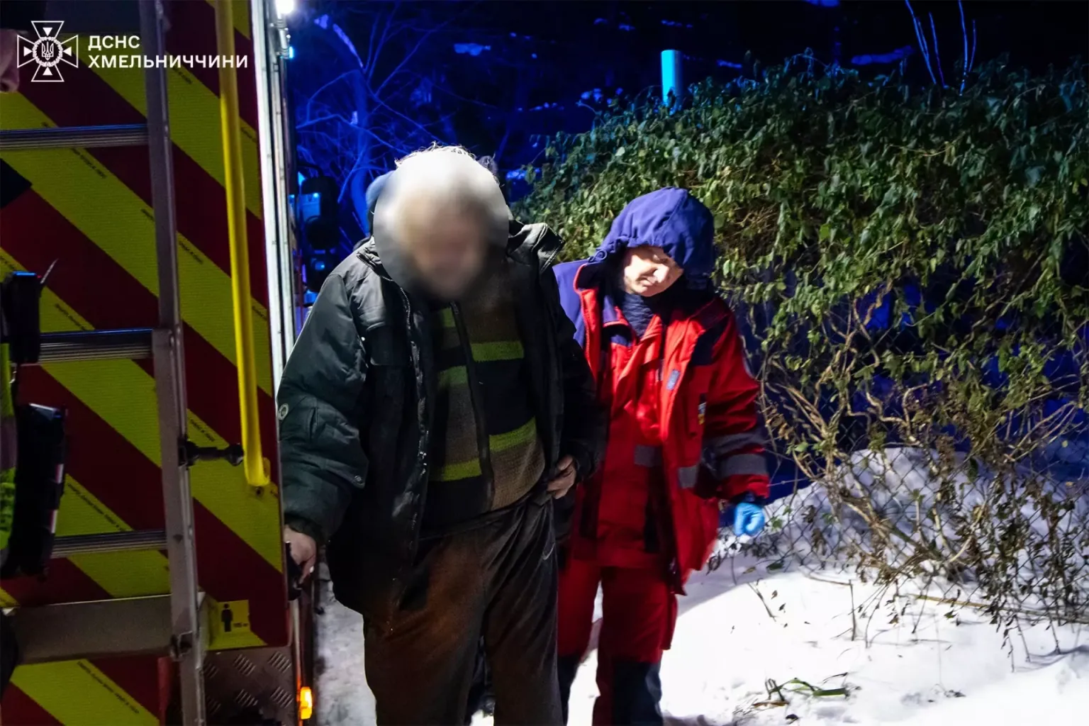 На Камʼянецькій у Хмельницькому горіла квартира: рятувальники евакуювали чоловіка