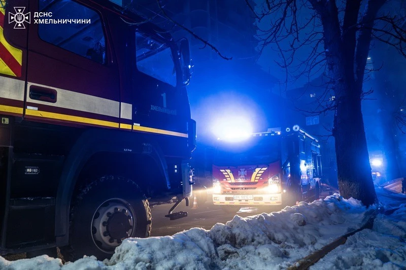 Пожежа на Подільській: у центрі Хмельницького зайнявся житловий будинок