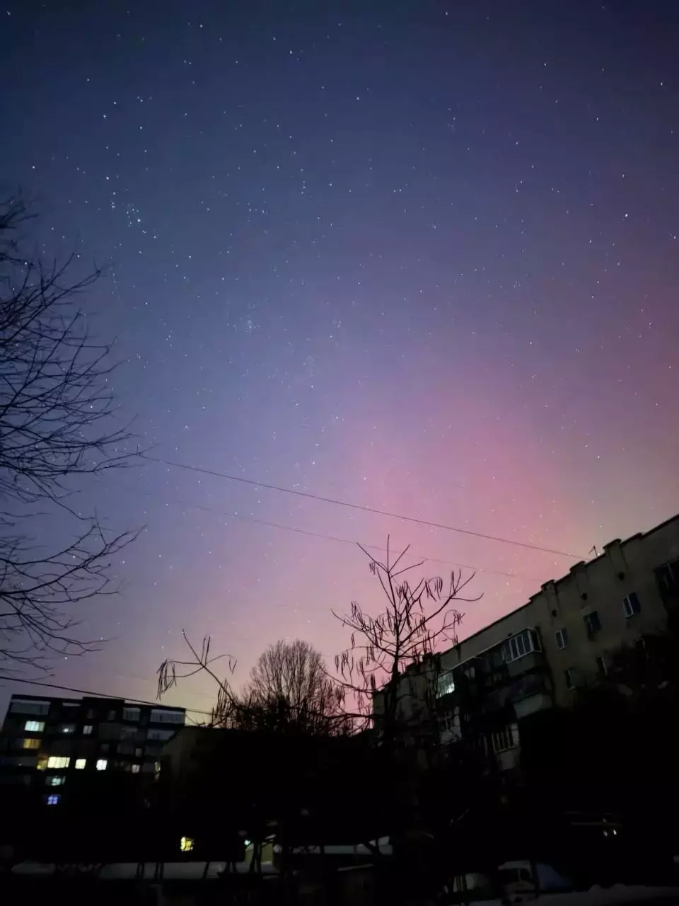 Нічне небо Хмельниччини засяяло полярним сяйвом