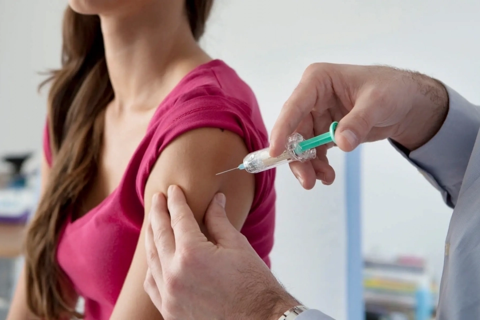 У Хмельницькому стартує обов’язкова вакцинація дівчат від ВПЛ: місто отримало нову 9-валентну вакцину