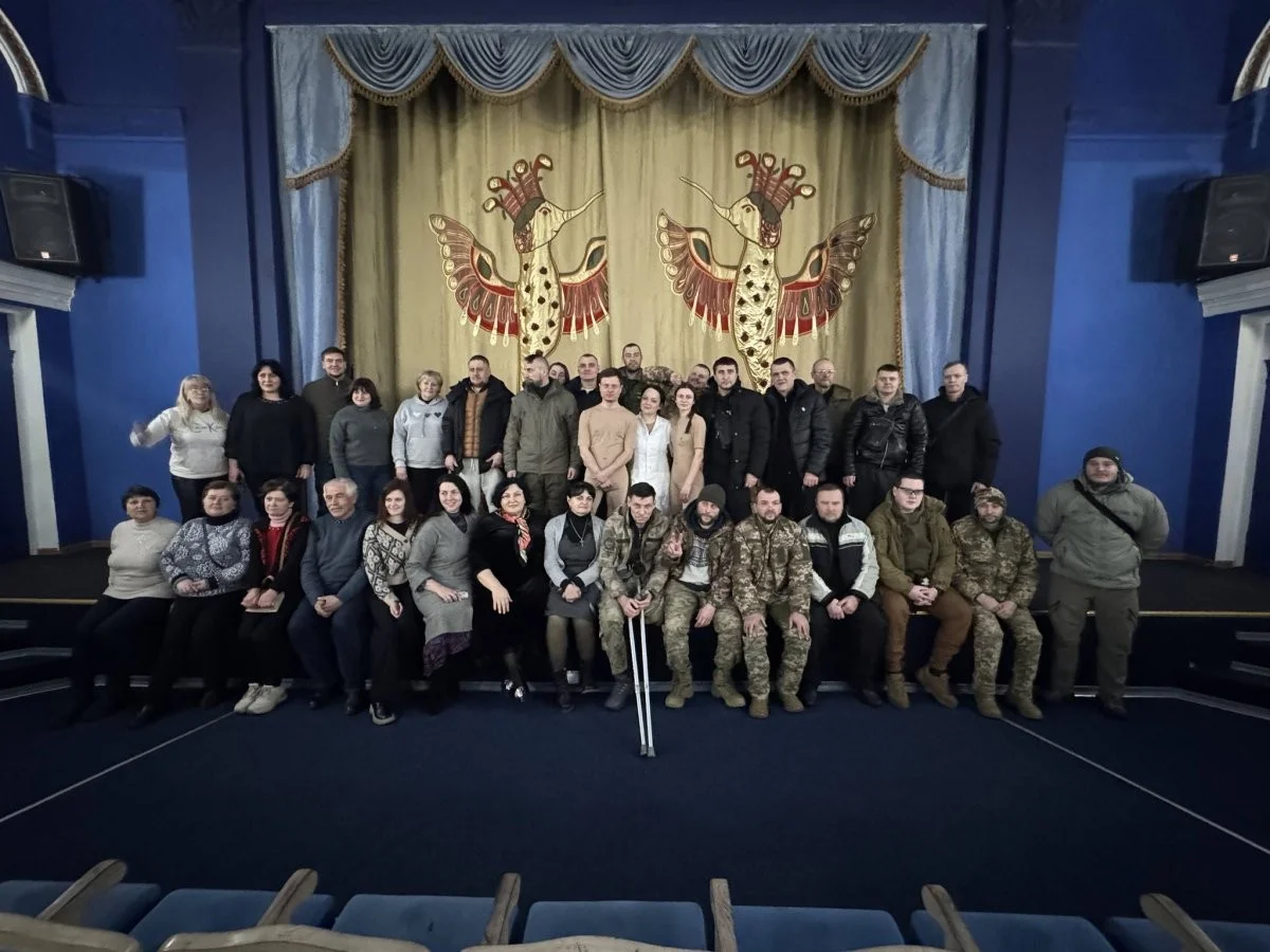 Театр у Хмельницькому відкрив двері для військових: вистава для тих, хто відновлюється