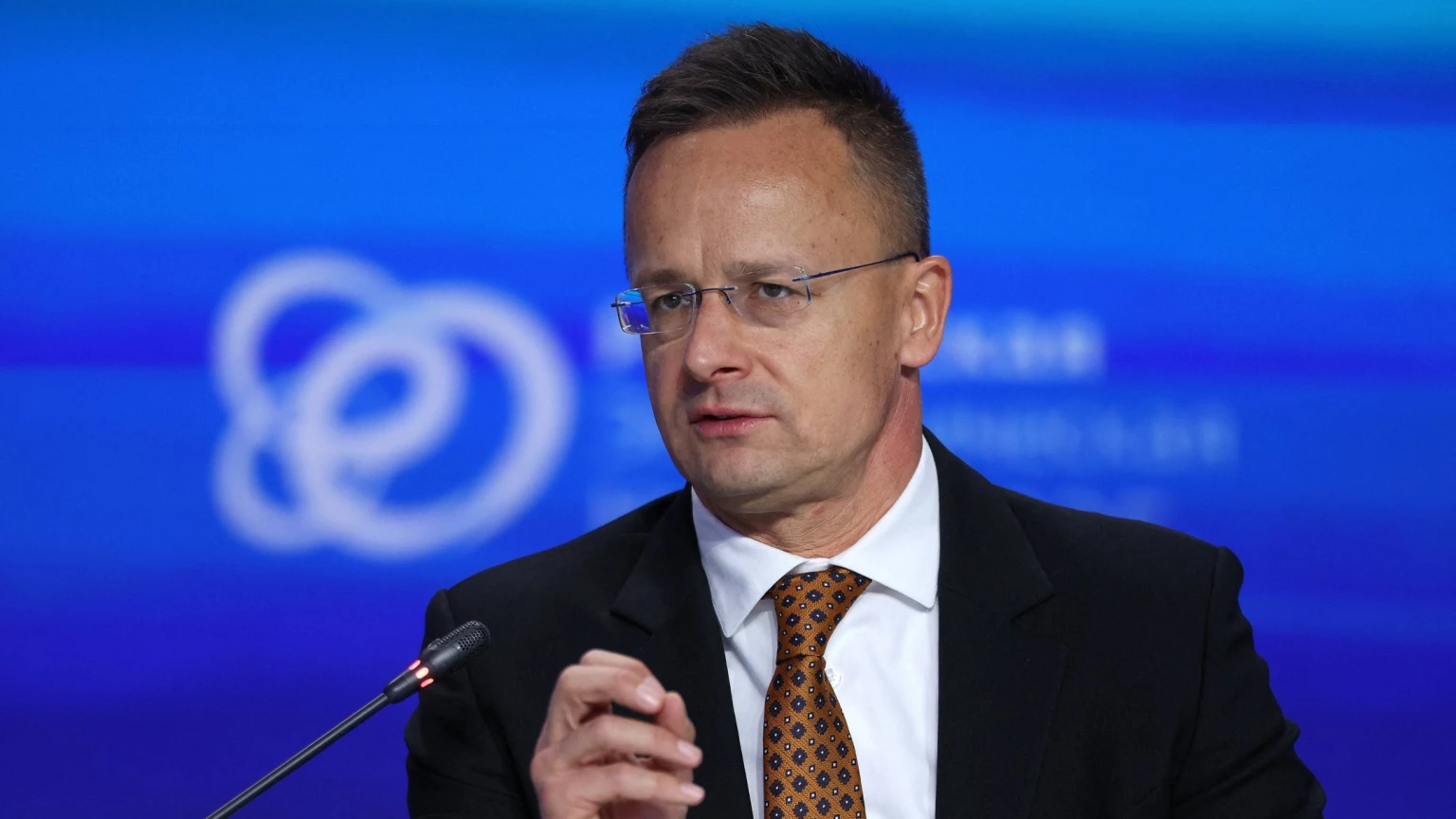 Будапешт не поспішає з енергетичними обмеженнями для України, посилаючись на Закарпаття