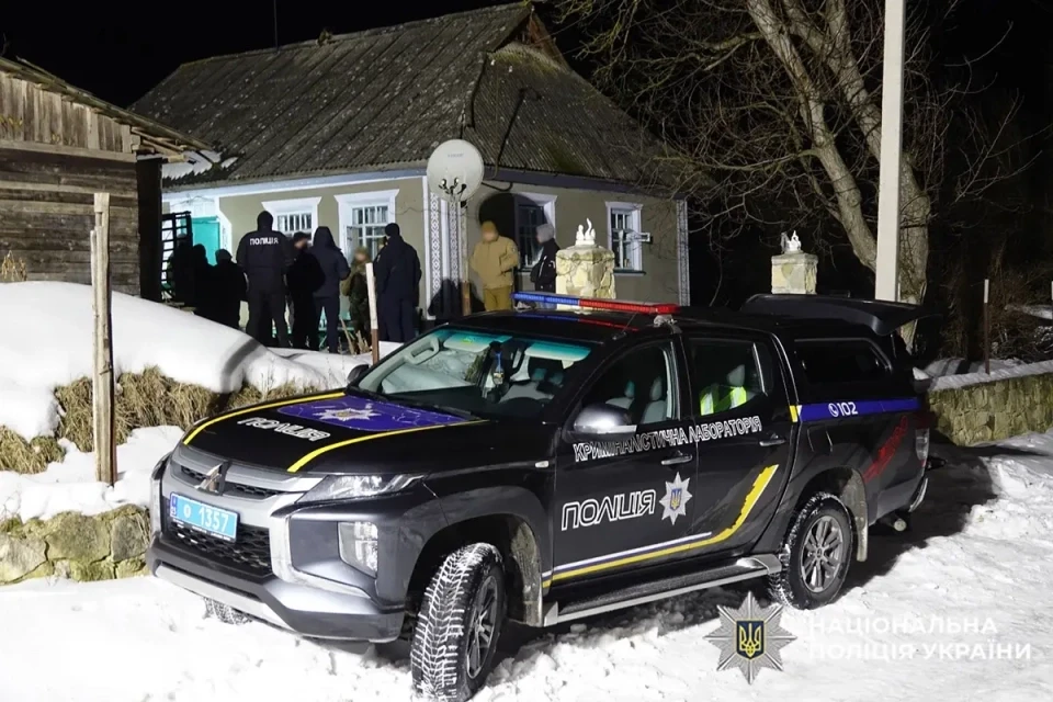 Смертельний вибух у селі на Дунаєвеччині: загинула дитина, матір госпіталізували
