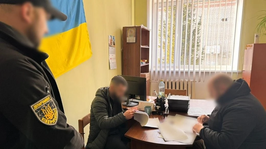 На Хмельниччині директор благодійного фонду отримав підозру через зникнення понад мільйона гривень донатів