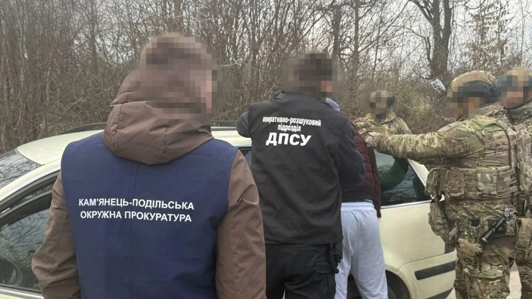 Трансфер через Дністер за 12 тисяч доларів: на Хмельниччині викрили канал втечі за кордон