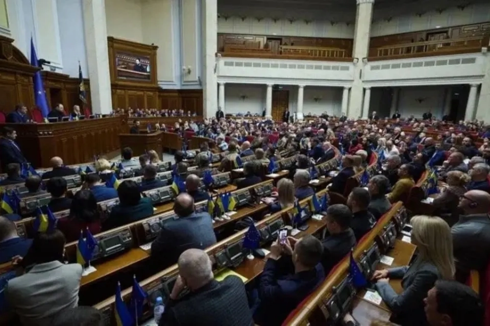 Чергове продовження особливого стану: як працювали хмельницькі обранці в Раді
