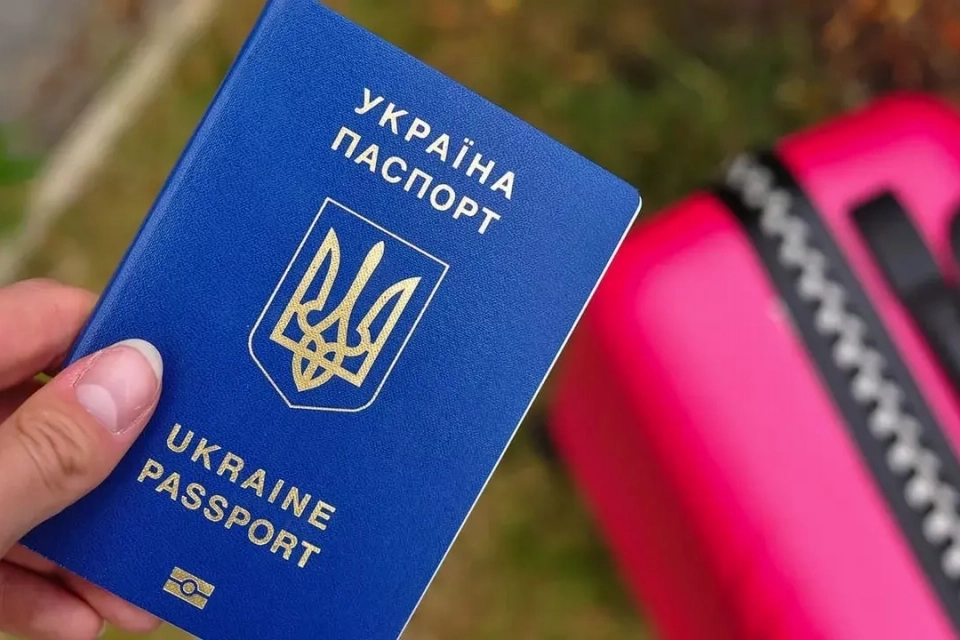 Паспортний бум на Хмельниччині: попри здорожчання попит на виїзд зростає