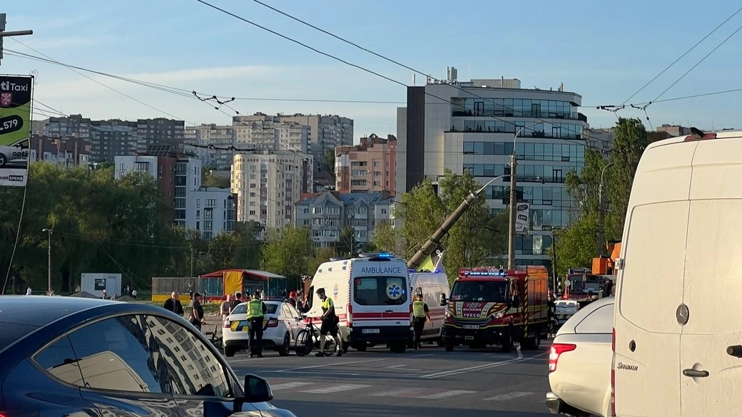 Трагедія біля ТРЦ Оазис: некероване авто забрало життя двох молодих людей