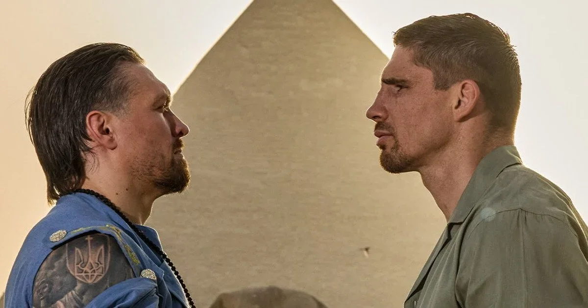 Олександр Усик провів ефектну битву поглядів під єгипетськими пірамідами